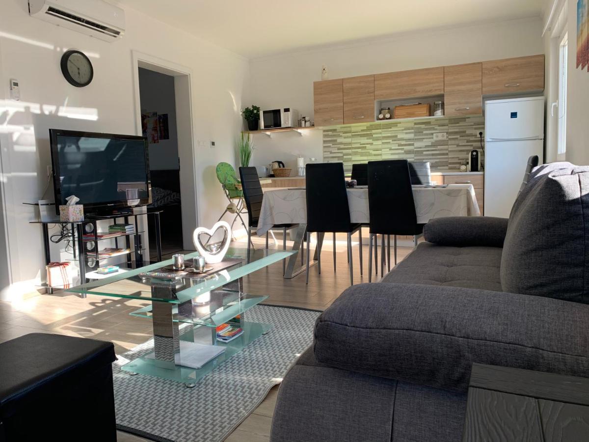 Fullhouse Apartmanhaz Zamardi Luaran gambar