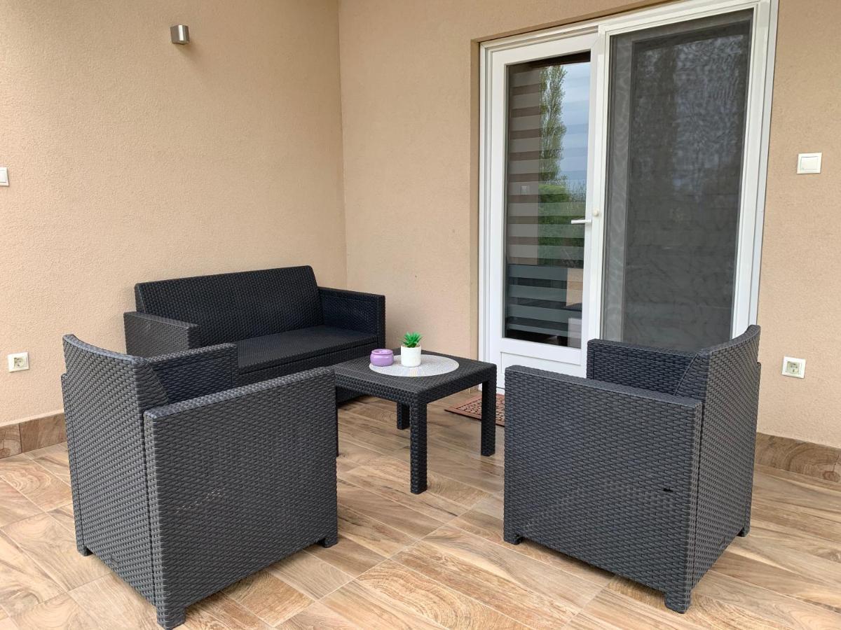Fullhouse Apartmanhaz Zamardi Luaran gambar
