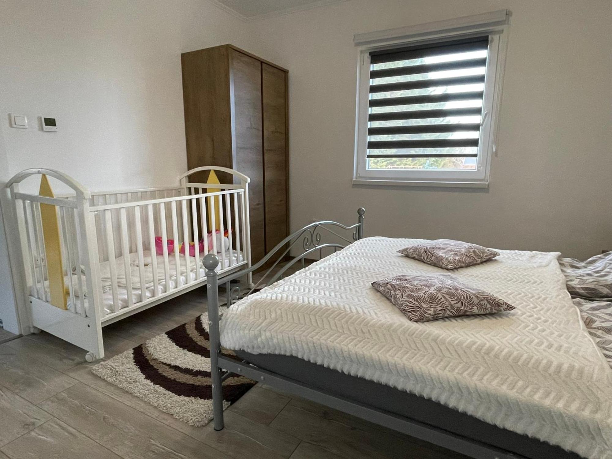 Fullhouse Apartmanhaz Zamardi Luaran gambar