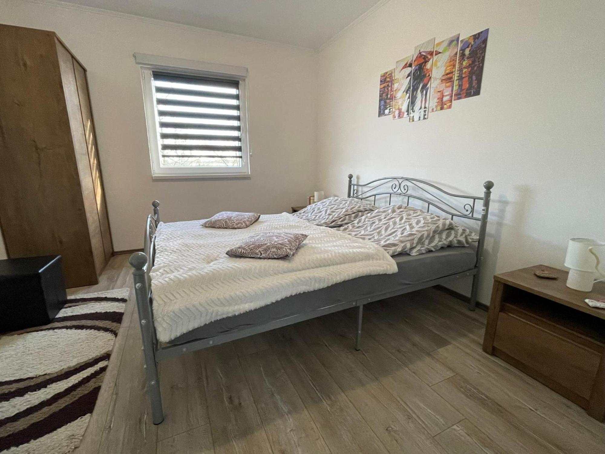 Fullhouse Apartmanhaz Zamardi Luaran gambar