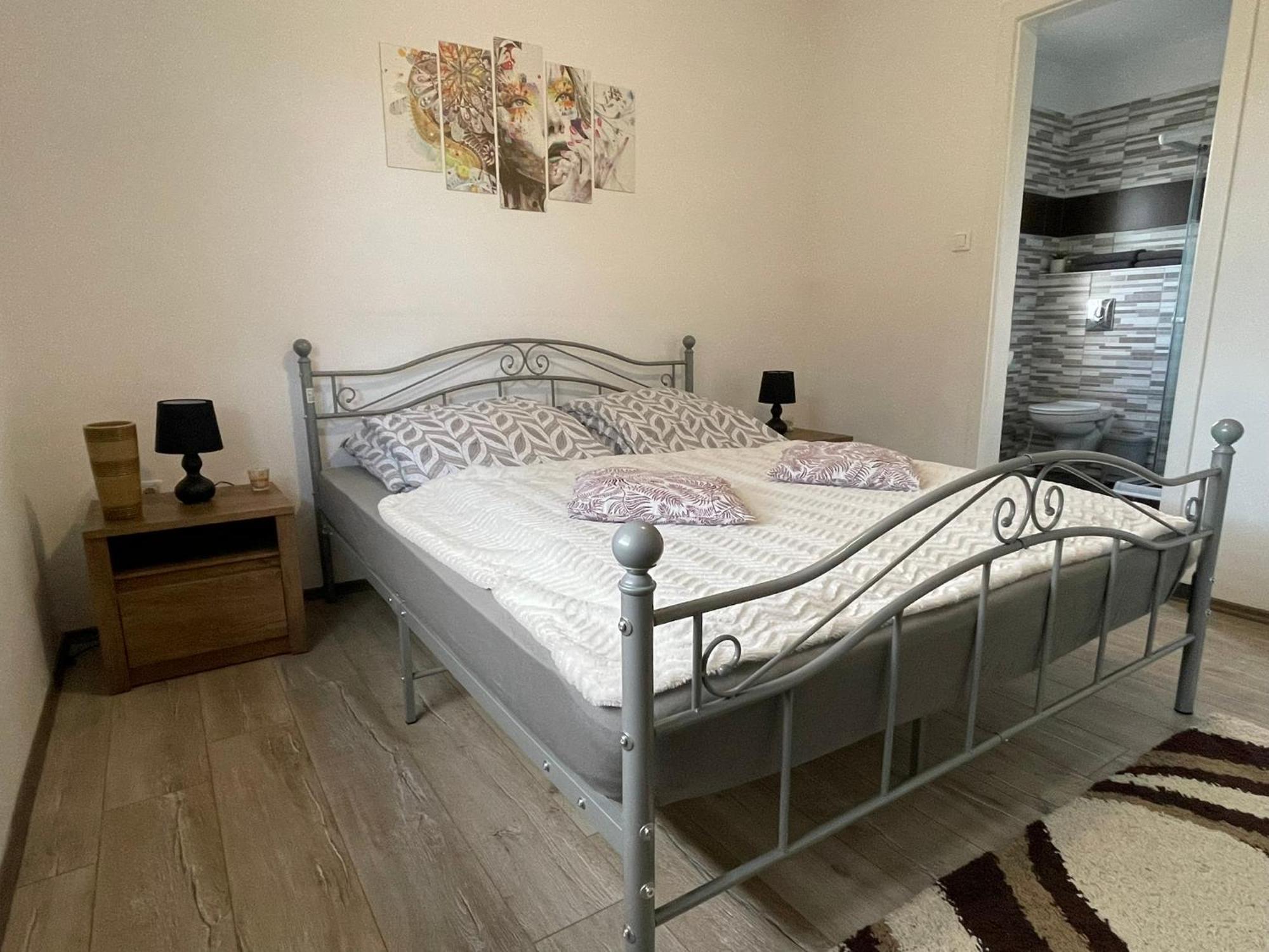 Fullhouse Apartmanhaz Zamardi Luaran gambar