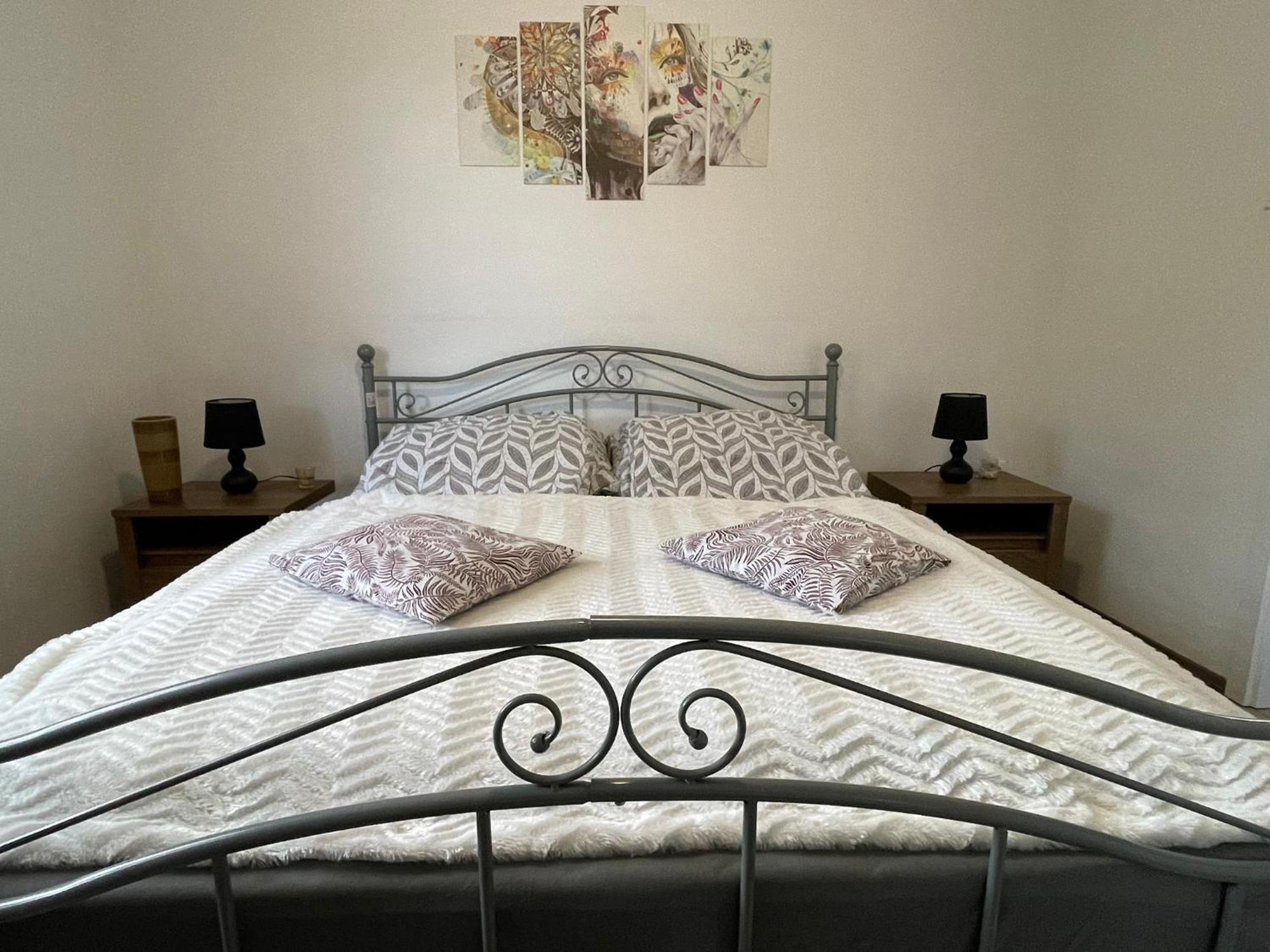 Fullhouse Apartmanhaz Zamardi Luaran gambar