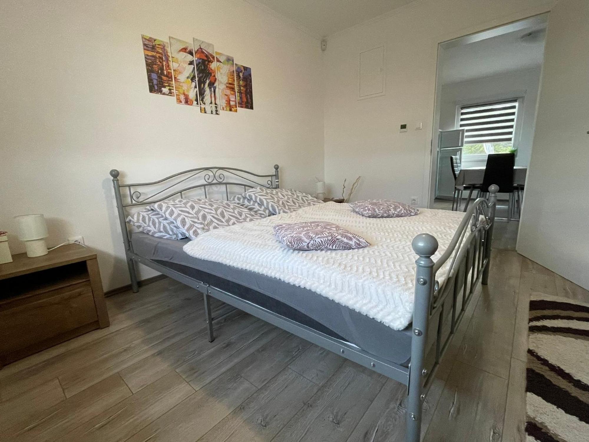 Fullhouse Apartmanhaz Zamardi Luaran gambar